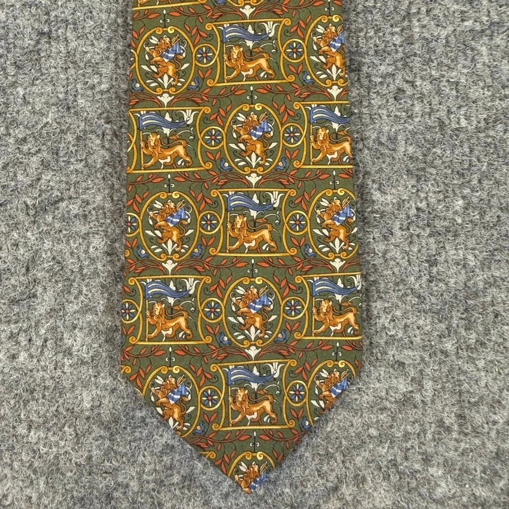 Salvatore Ferragamo Mens Silk Tie Green Heraldic Lion Crest Made in Italy #3382
